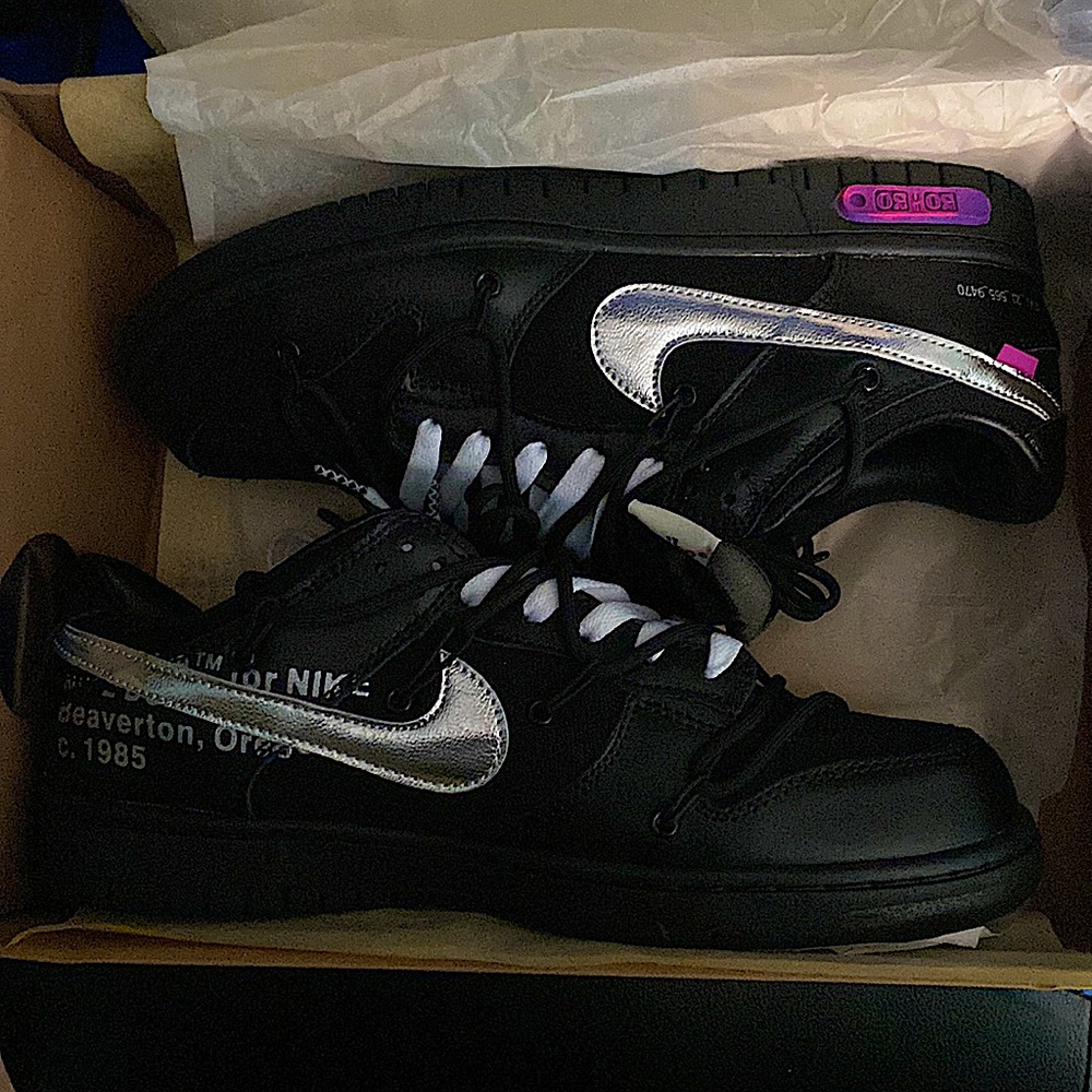 Nike Dunk Low
Off-White Lot 50